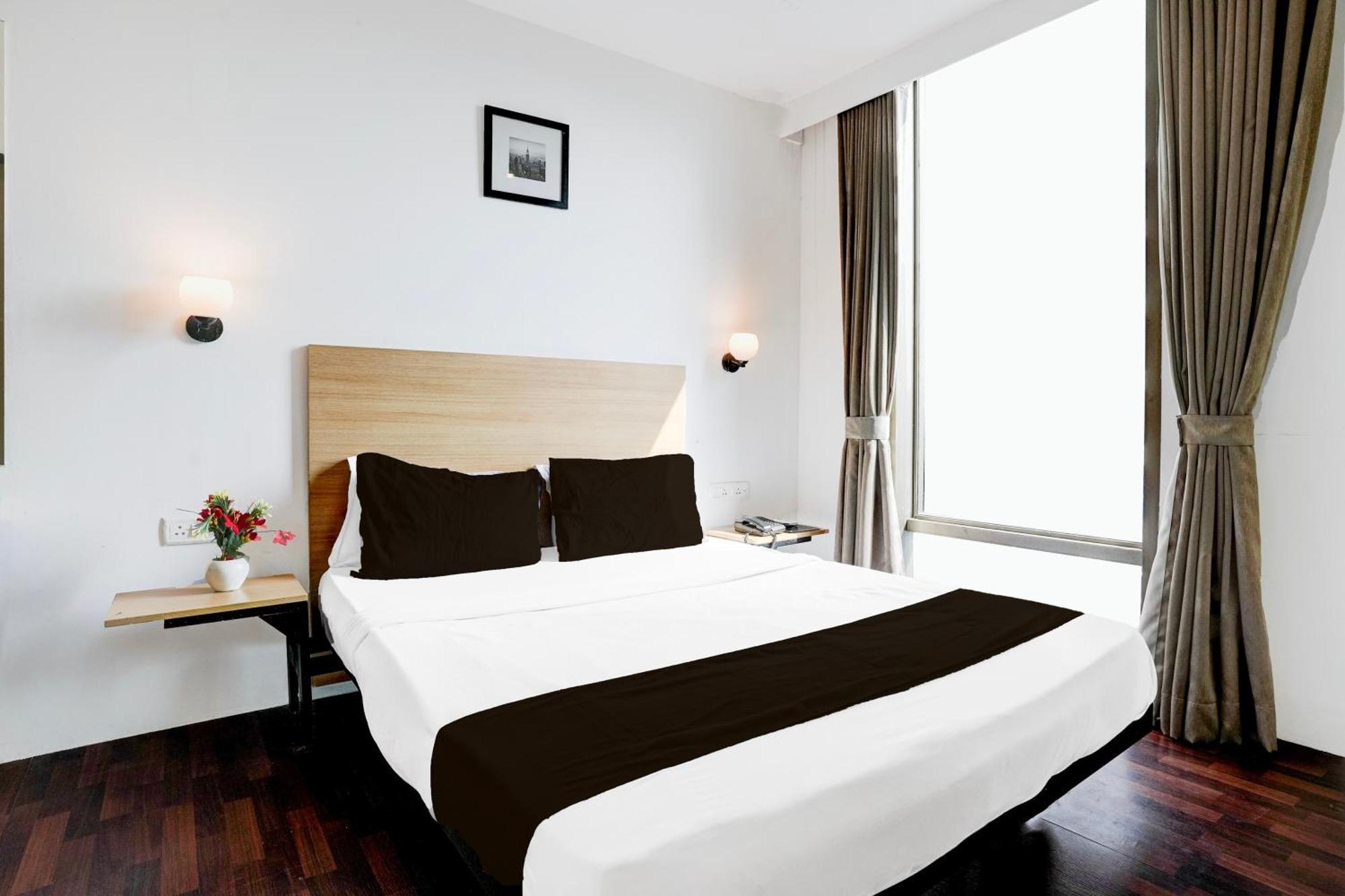 Super Townhouse Pbg Mall Vashi Turambhe Exterior foto