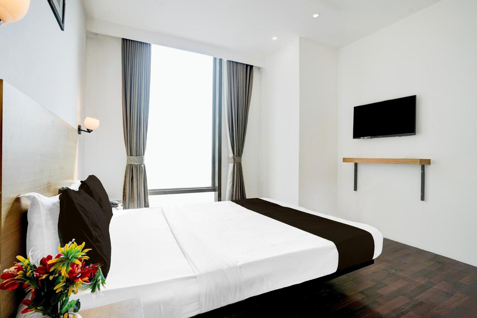 Super Townhouse Pbg Mall Vashi Turambhe Exterior foto
