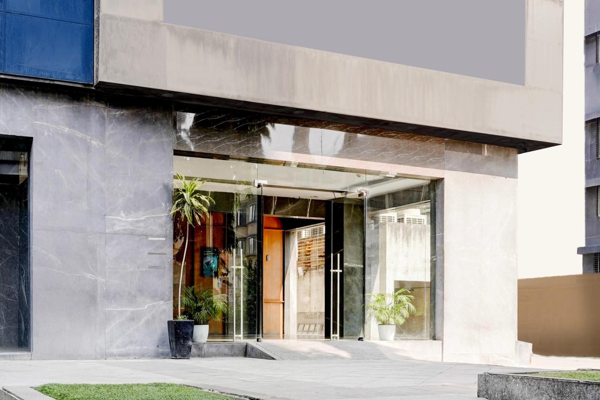 Super Townhouse Pbg Mall Vashi Turambhe Exterior foto